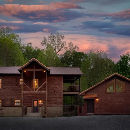 Lumberjack Lodge: Pool Theater Fire Pit-3